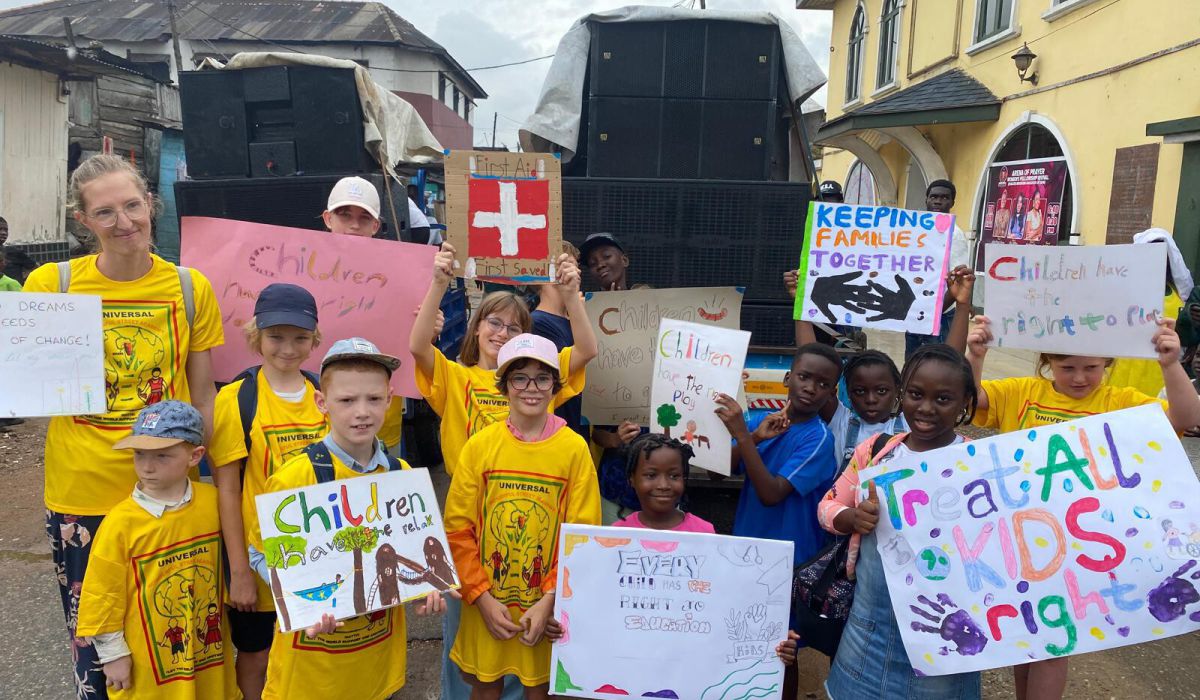 Marsch für Kinderrechte – GISA gemeinsam mit der Universal Wonderful Street Academy 🇬🇭🤝🇩🇪