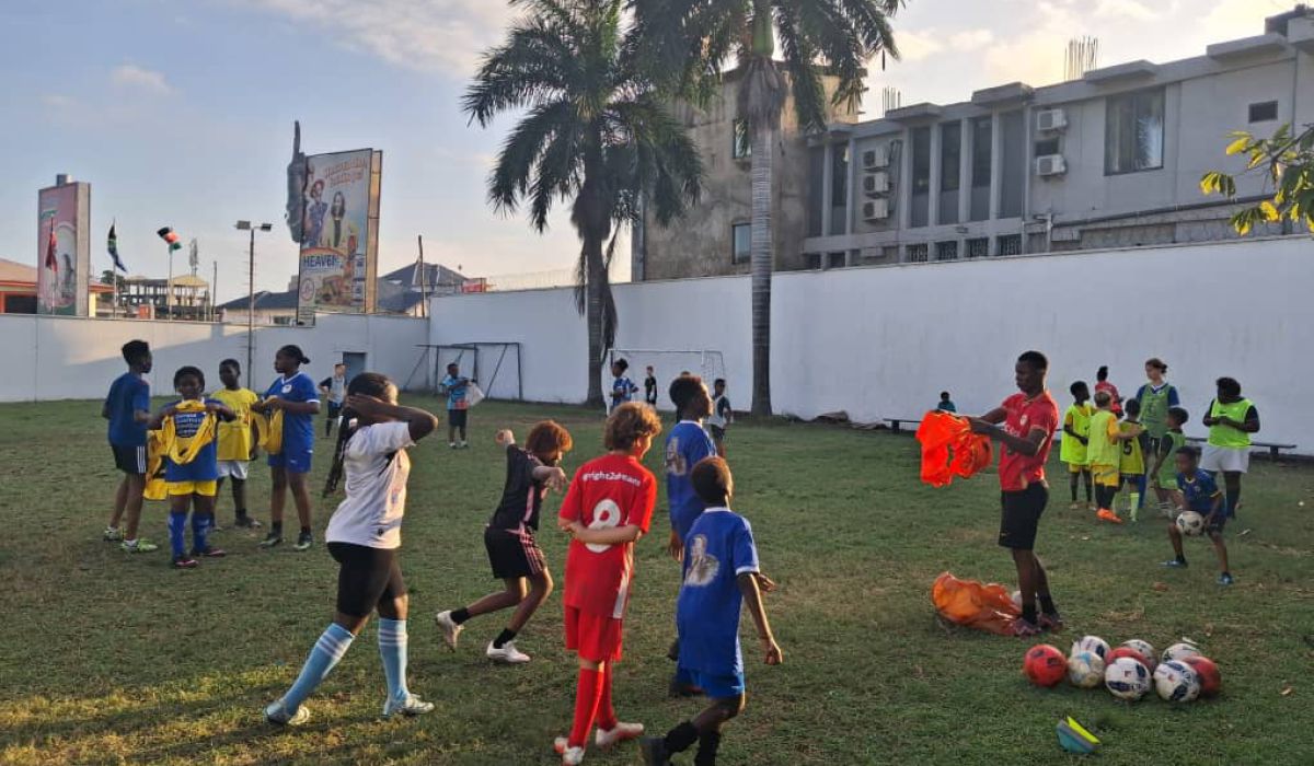 Mehr Fußball, mehr Teamgeist – zusätzliches Training für unsere Mädchen