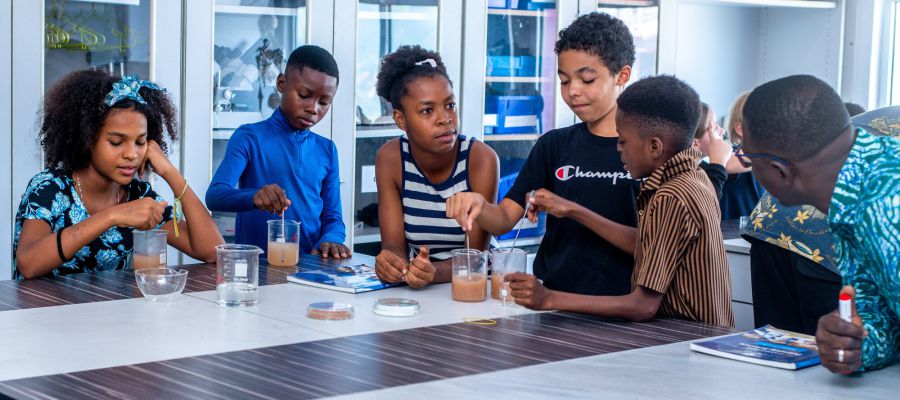 Einleitungsbild Klassenzimmer GIS Accra